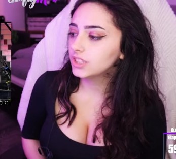 Sophieraiin Nude Sister Striptease Video